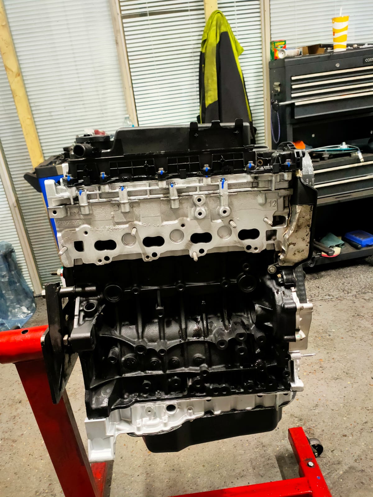 DW12 2.2 HDi workshop image 5