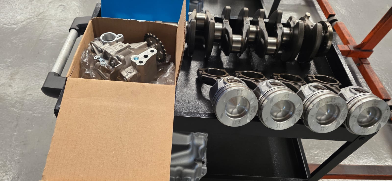R9M 1.6 dCi workshop image 3